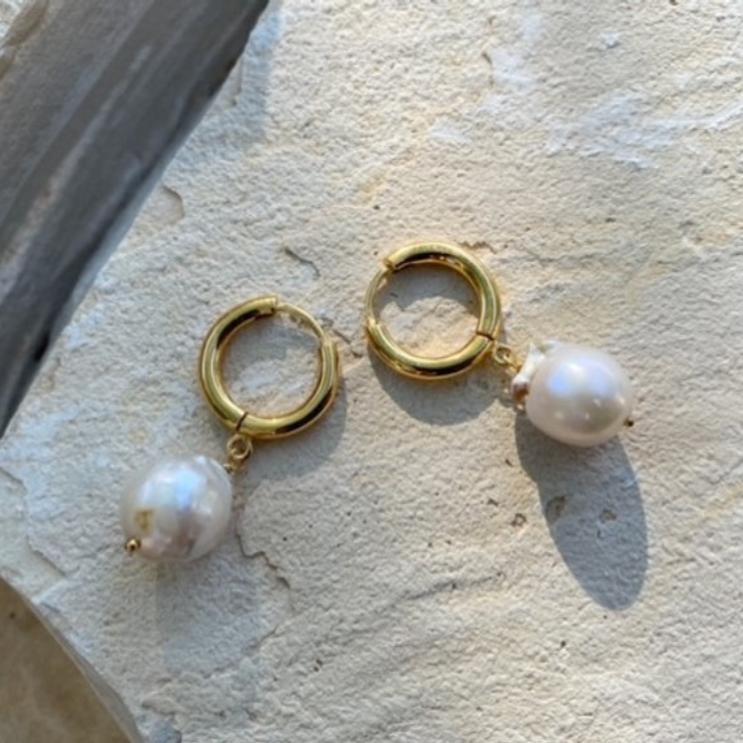 Shyla Pearl Rochelle Huggie earrings